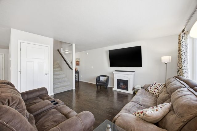 1504 36th Avenue S, Moorhead, MN 56560