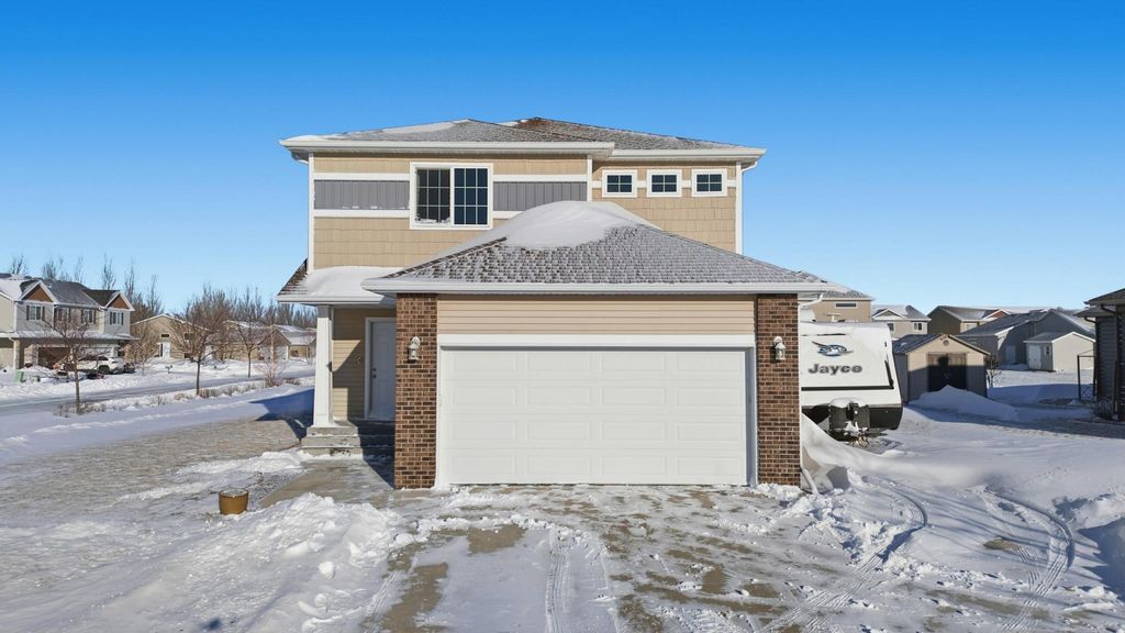 1504 36th Avenue S, Moorhead, MN 56560