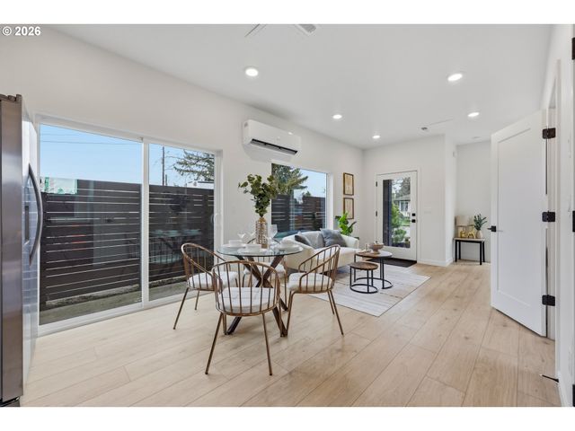 11717 Se ASH St, Portland, OR 97216