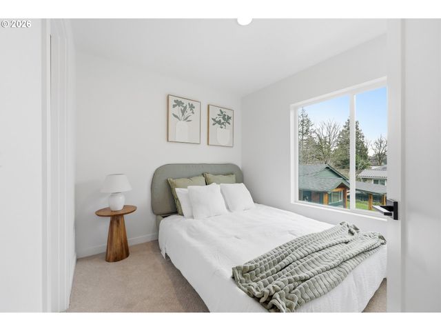 11717 Se ASH St, Portland, OR 97216