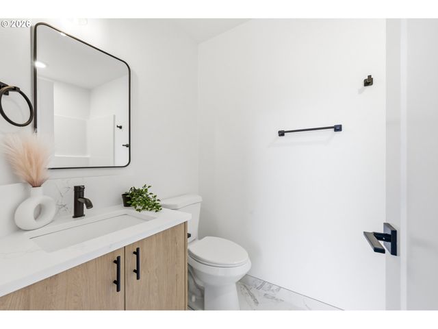 11717 Se ASH St, Portland, OR 97216