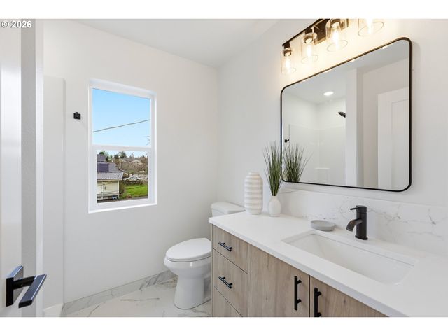 11717 Se ASH St, Portland, OR 97216