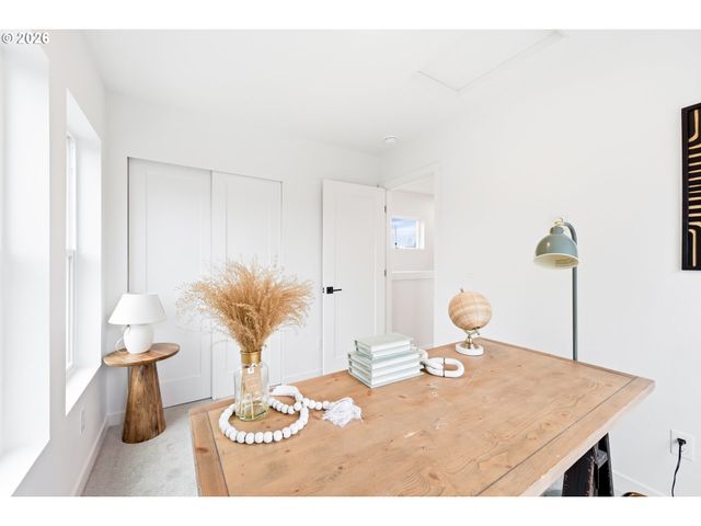 11717 Se ASH St, Portland, OR 97216