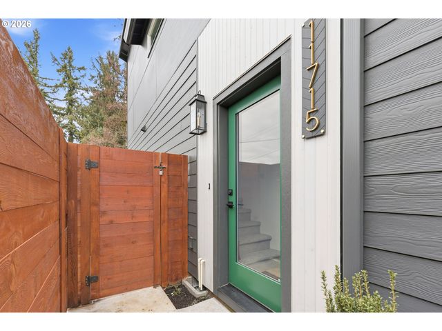 11717 Se ASH St, Portland, OR 97216