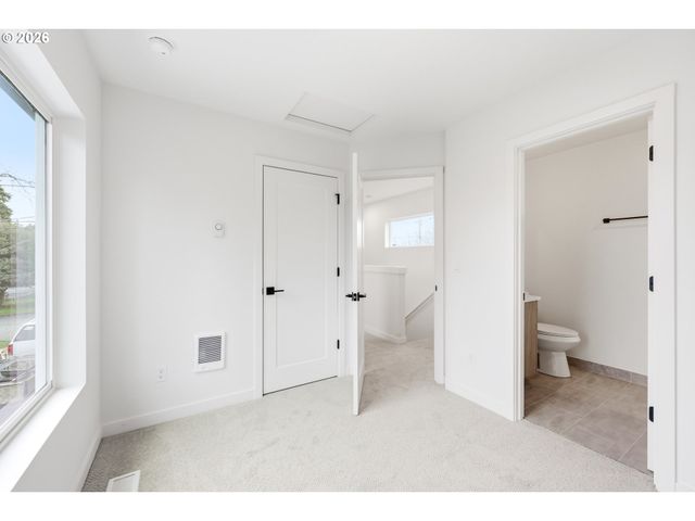 11717 Se ASH St, Portland, OR 97216