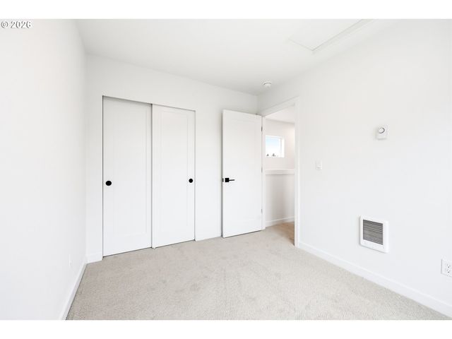 11717 Se ASH St, Portland, OR 97216