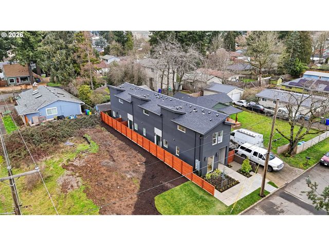 11717 Se ASH St, Portland, OR 97216