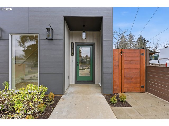 11717 Se ASH St, Portland, OR 97216