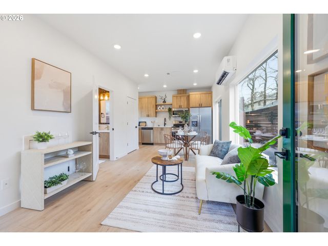 11717 Se ASH St, Portland, OR 97216