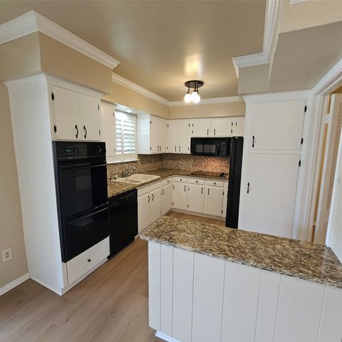 6033 Sandhurst Lane D, Dallas, TX 75206
