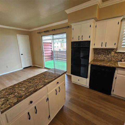 6033 Sandhurst Lane D, Dallas, TX 75206