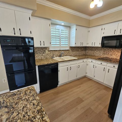 6033 Sandhurst Lane D, Dallas, TX 75206