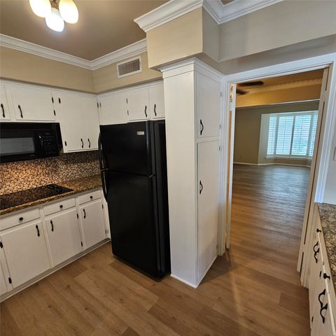 6033 Sandhurst Lane D, Dallas, TX 75206