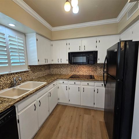 6033 Sandhurst Lane D, Dallas, TX 75206