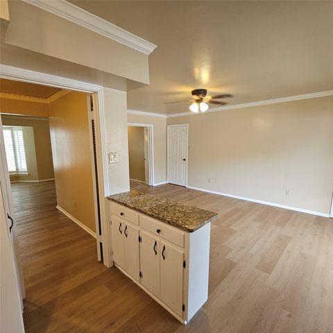 6033 Sandhurst Lane D, Dallas, TX 75206
