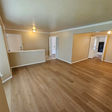 6033 Sandhurst Lane D, Dallas, TX 75206