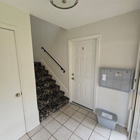 6033 Sandhurst Lane D, Dallas, TX 75206
