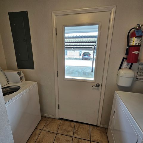 6033 Sandhurst Lane D, Dallas, TX 75206