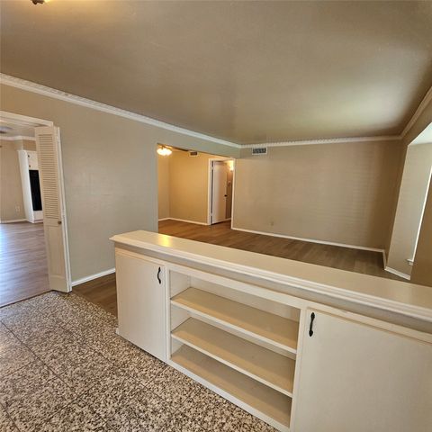 6033 Sandhurst Lane D, Dallas, TX 75206