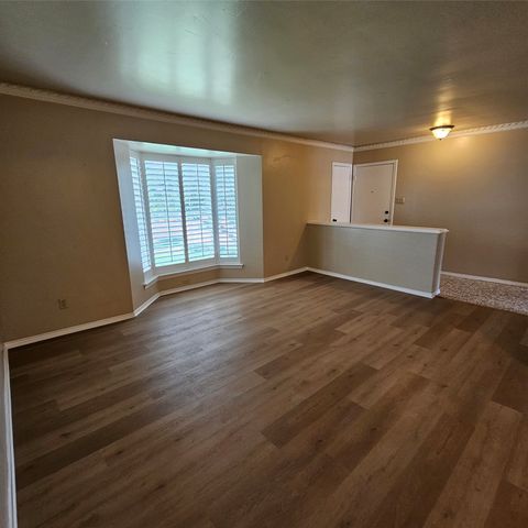 6033 Sandhurst Lane D, Dallas, TX 75206