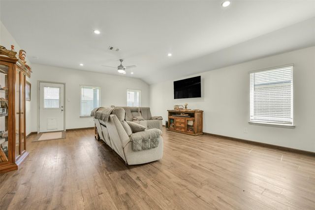 9621 Wall Street, Texas City, TX 77591