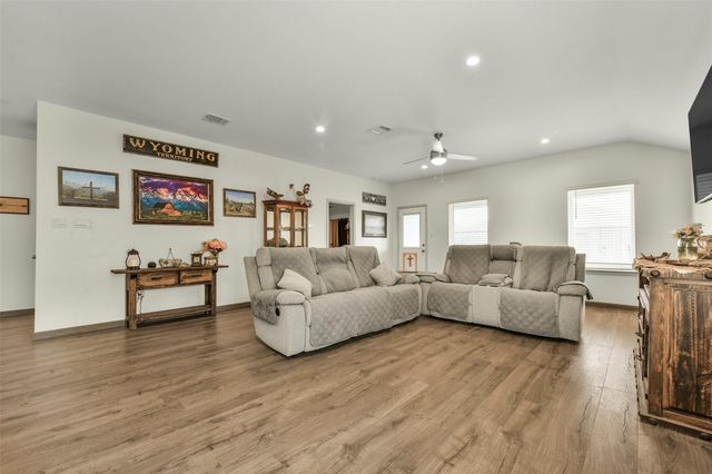 9621 Wall Street, Texas City, TX 77591