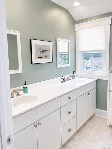 14 Powder Horn Way, Tarrytown, NY 10591