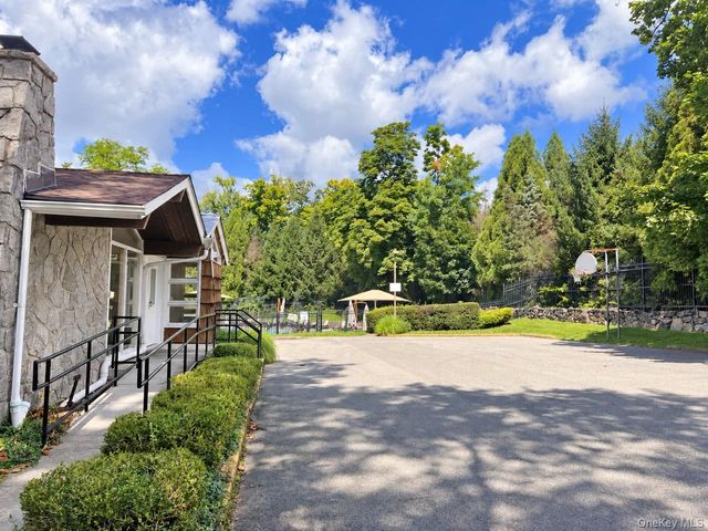14 Powder Horn Way, Tarrytown, NY 10591