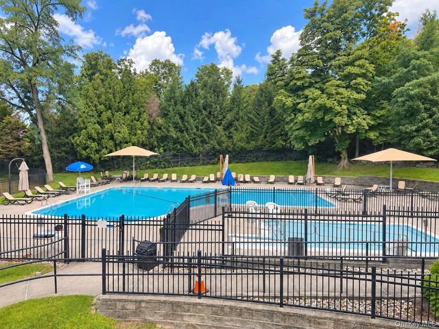 14 Powder Horn Way, Tarrytown, NY 10591