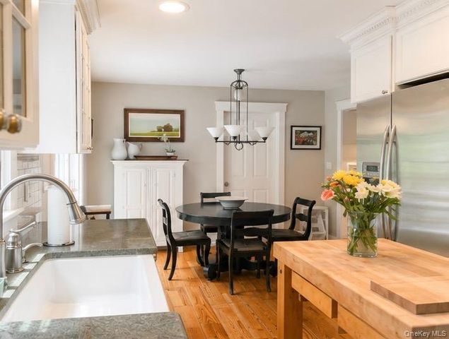 14 Powder Horn Way, Tarrytown, NY 10591