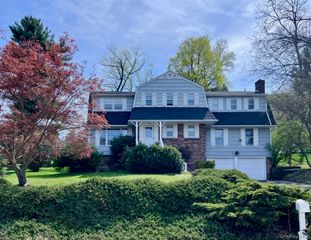 14 Powder Horn Way, Tarrytown, NY 10591