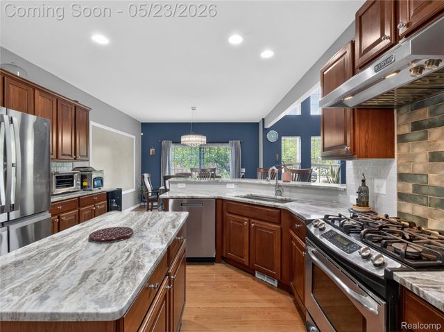 50182 Black Horse Lane, Canton Charter Township, MI 48188