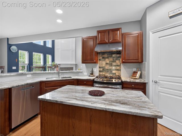 50182 Black Horse Lane, Canton Charter Township, MI 48188
