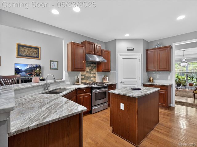 50182 Black Horse Lane, Canton Charter Township, MI 48188