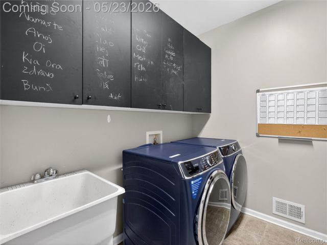 50182 Black Horse Lane, Canton Charter Township, MI 48188
