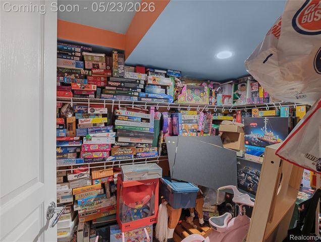 50182 Black Horse Lane, Canton Charter Township, MI 48188