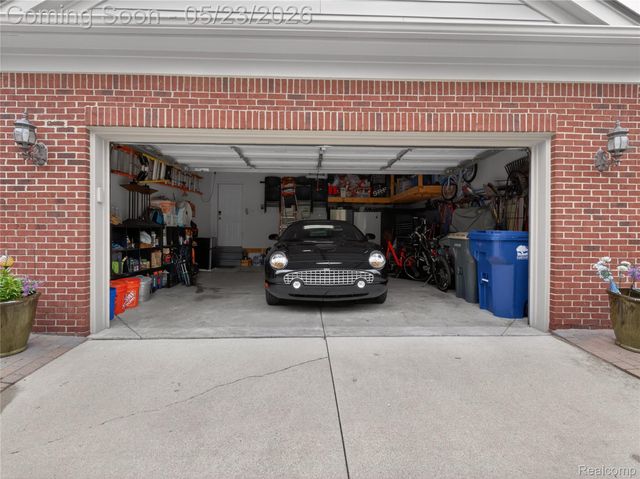 50182 Black Horse Lane, Canton Charter Township, MI 48188