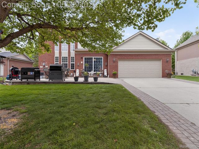 50182 Black Horse Lane, Canton Charter Township, MI 48188