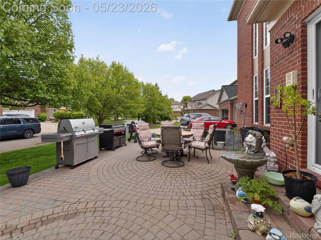 50182 Black Horse Lane, Canton Charter Township, MI 48188