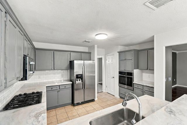4001 Hazelwood Drive, Pearland, TX 77584