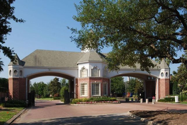 2055 Spring Cedar Lane, Houston, TX 77077