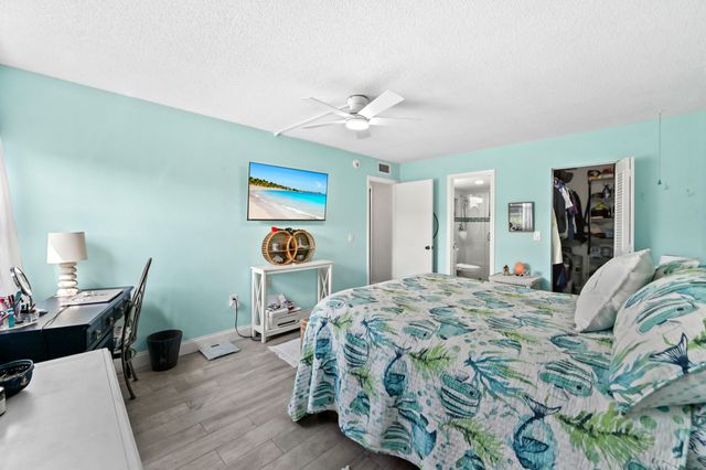 504 Davis Road 97, Palm Springs, FL 33461