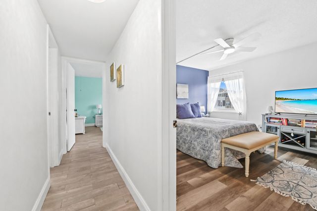 504 Davis Road 97, Palm Springs, FL 33461