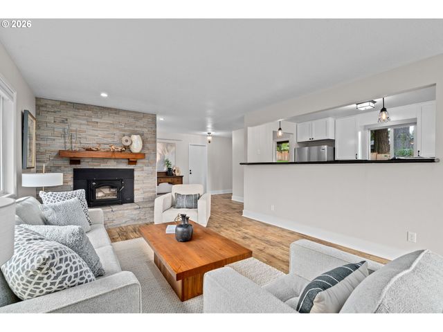 2194 VALLEY VIEW Dr, West Linn, OR 97068