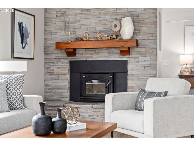 2194 VALLEY VIEW Dr, West Linn, OR 97068