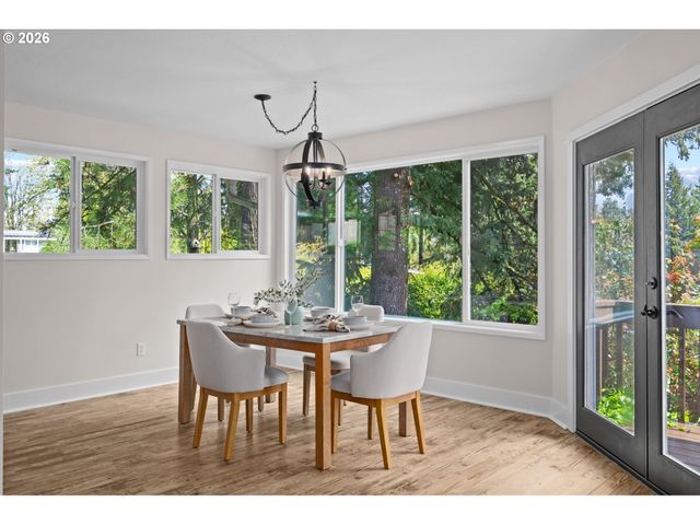 2194 VALLEY VIEW Dr, West Linn, OR 97068