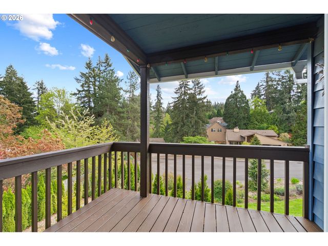 2194 VALLEY VIEW Dr, West Linn, OR 97068