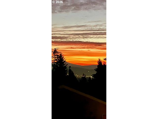 2194 VALLEY VIEW Dr, West Linn, OR 97068