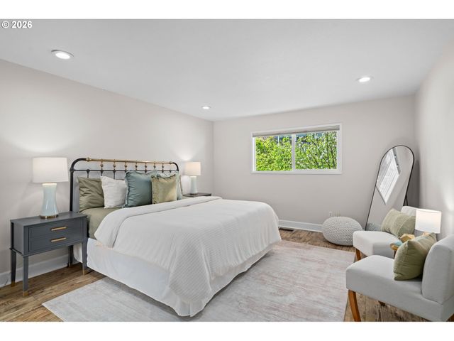 2194 VALLEY VIEW Dr, West Linn, OR 97068