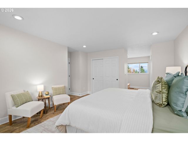 2194 VALLEY VIEW Dr, West Linn, OR 97068